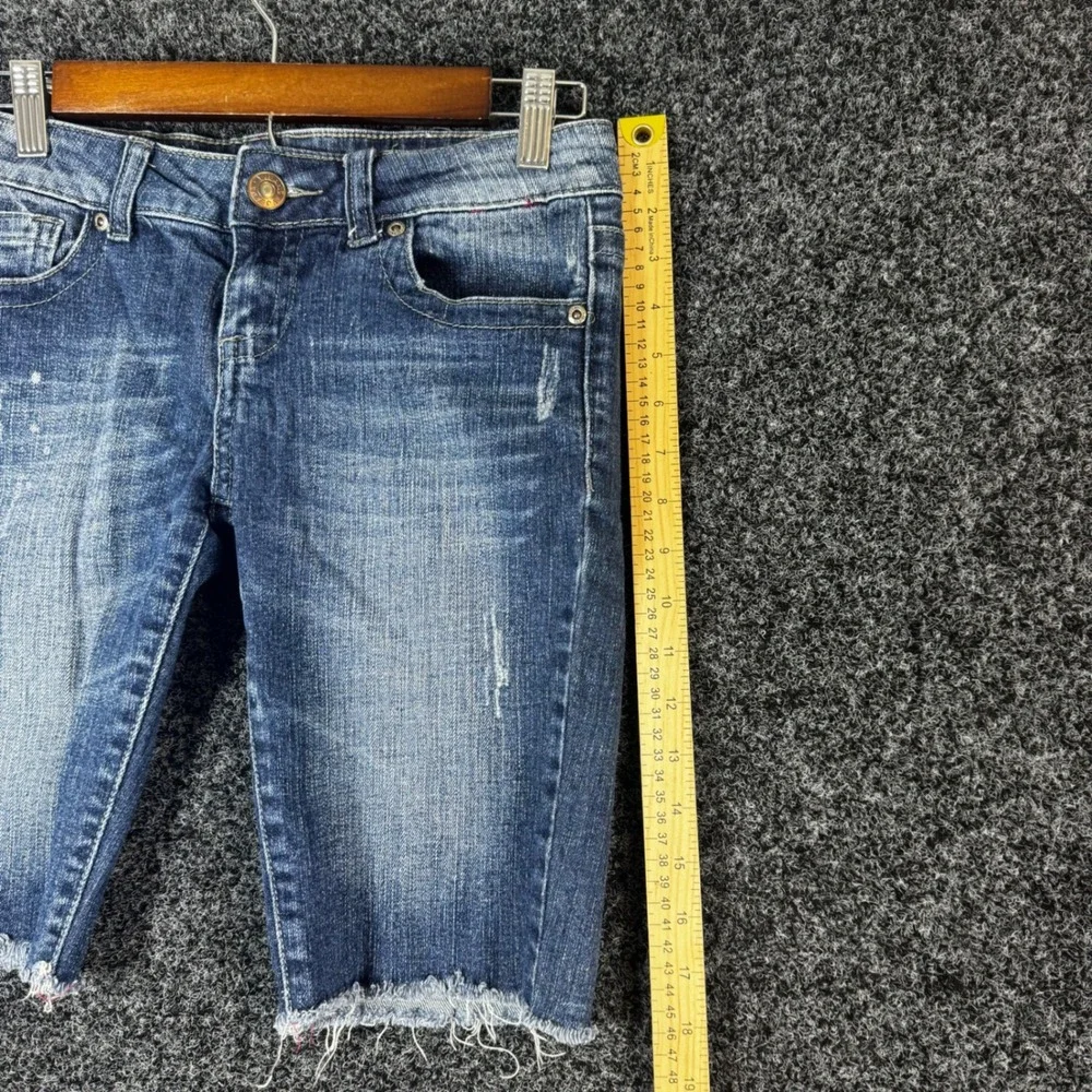 Vigoss Bermuda Denim Shorts Womens 3/4 27 Med Wash Frayed Hem Stretch Low Rise